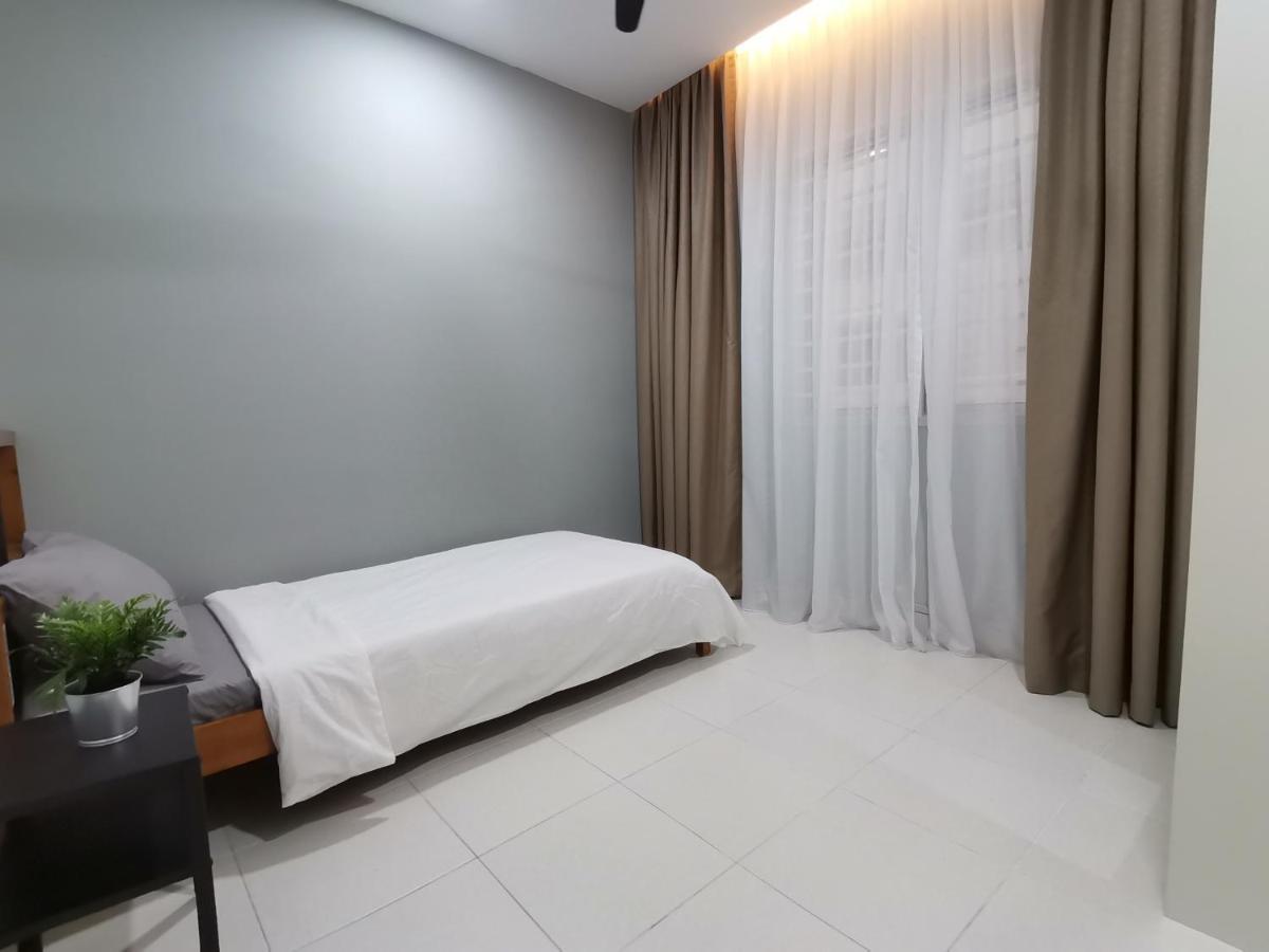 Sarah Home Semenyih - Muslims only Luaran gambar